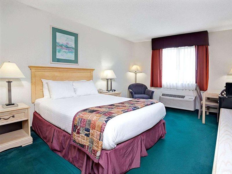 Baymont By Wyndham Monroe Hotel Buitenkant foto