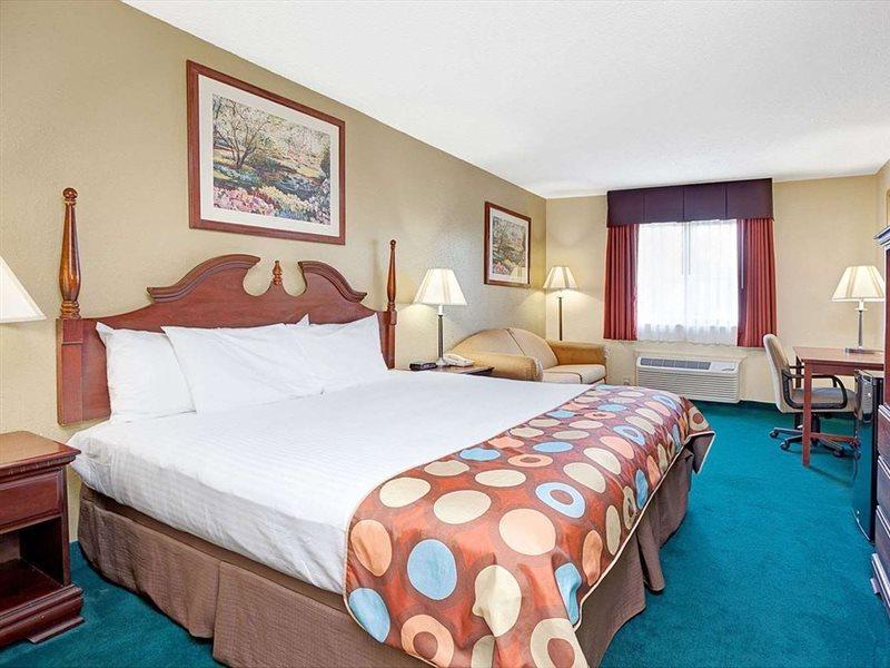 Baymont By Wyndham Monroe Hotel Buitenkant foto