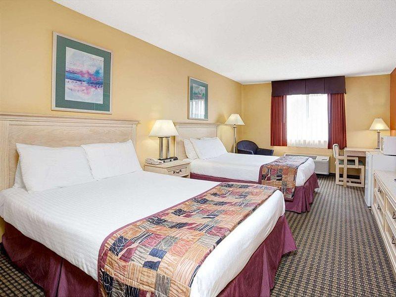 Baymont By Wyndham Monroe Hotel Buitenkant foto
