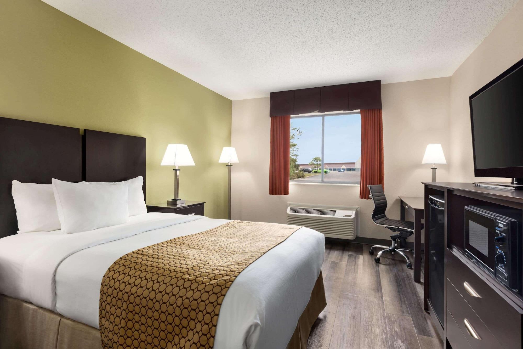 Baymont By Wyndham Monroe Hotel Buitenkant foto