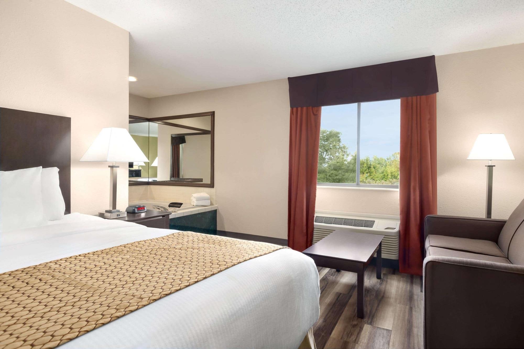 Baymont By Wyndham Monroe Hotel Buitenkant foto