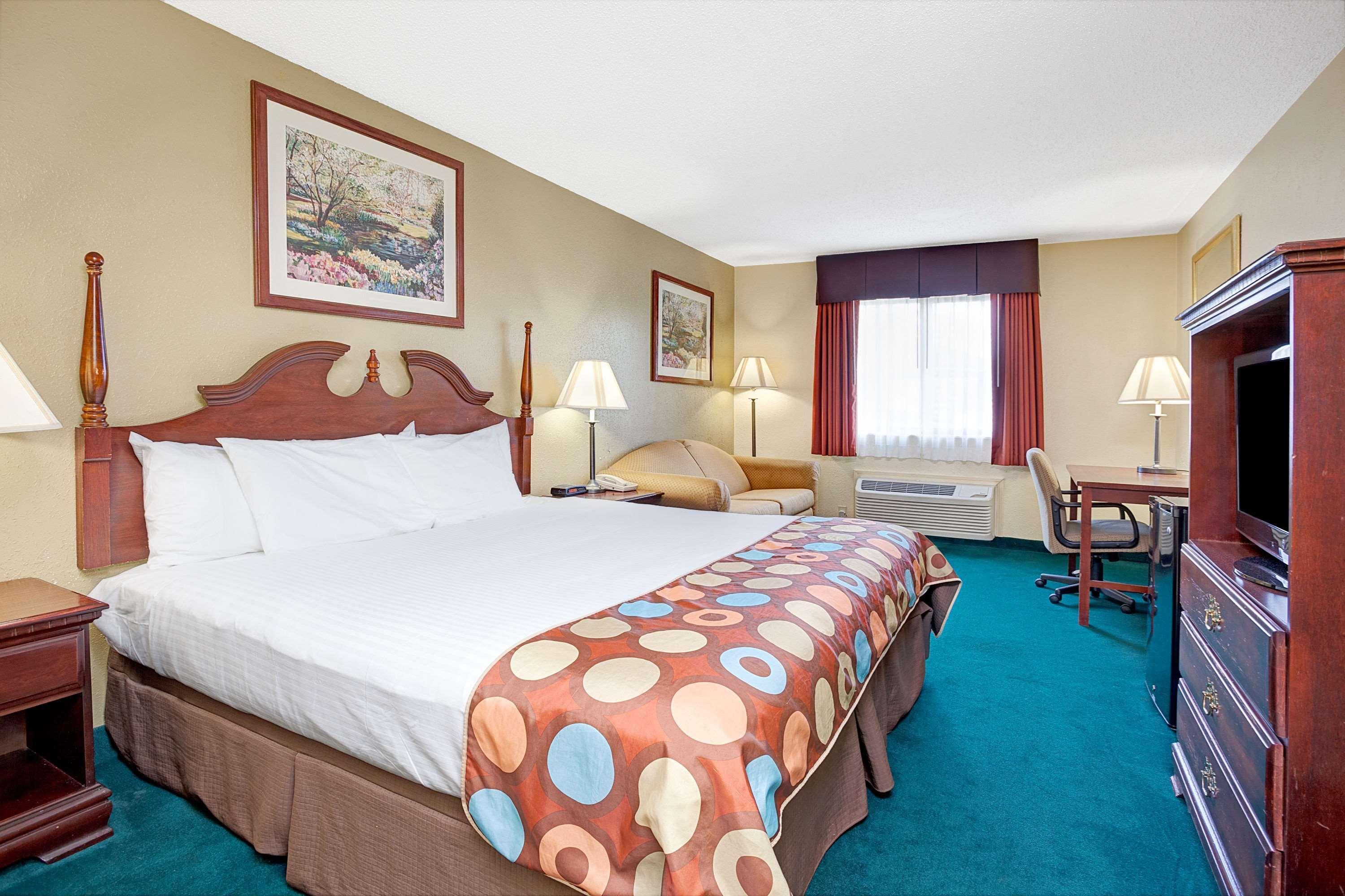 Baymont By Wyndham Monroe Hotel Buitenkant foto