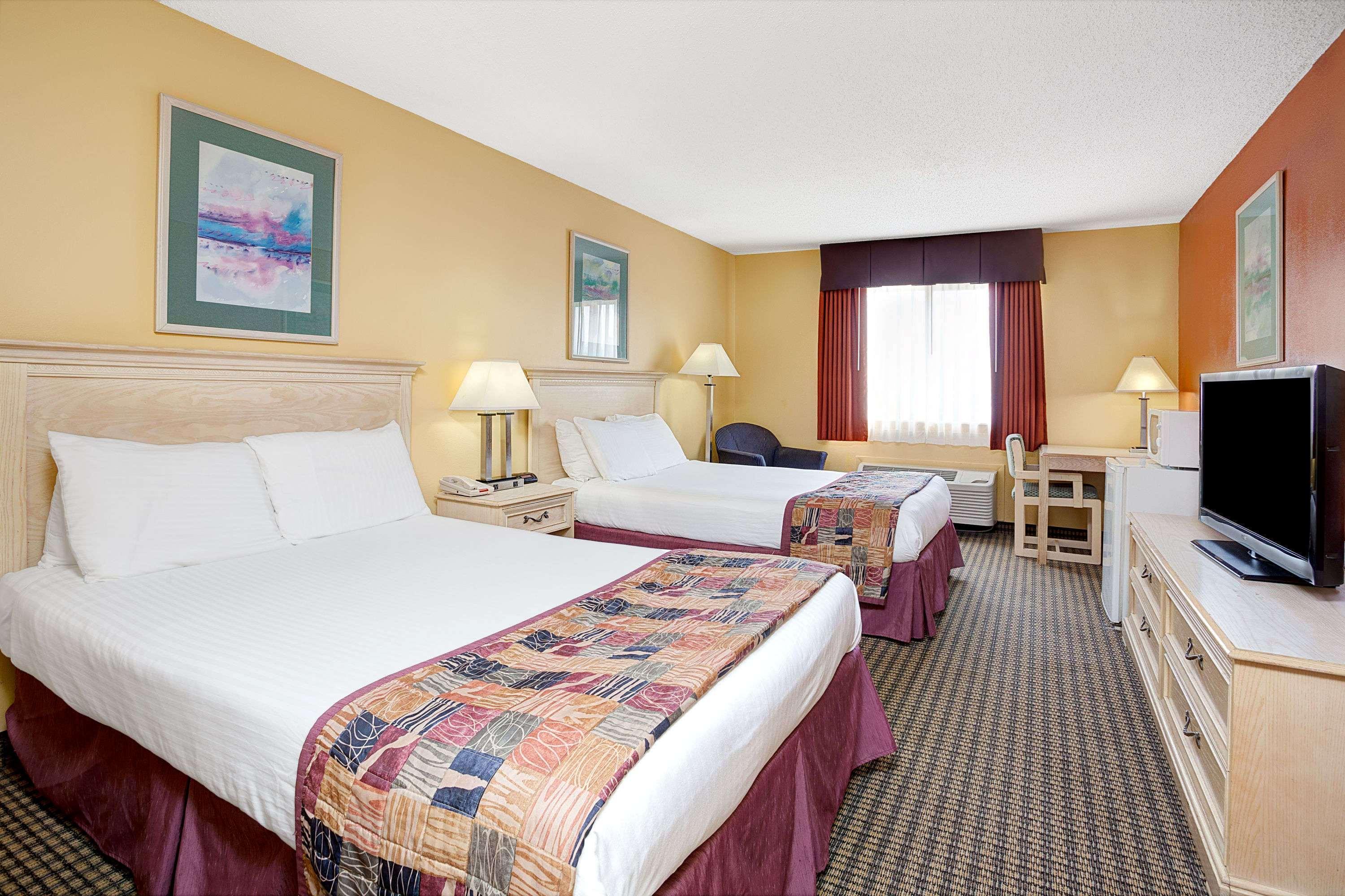 Baymont By Wyndham Monroe Hotel Buitenkant foto
