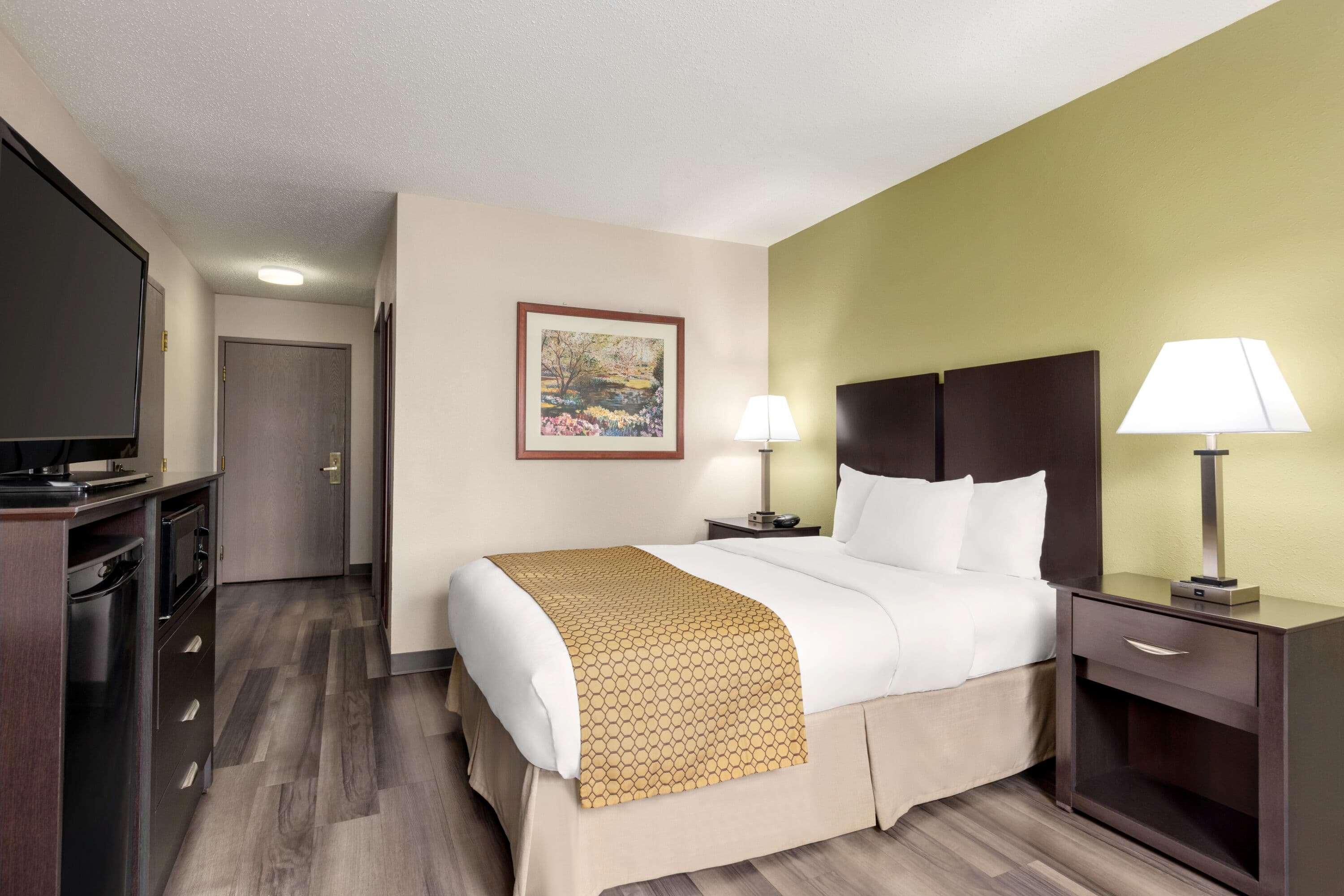Baymont By Wyndham Monroe Hotel Buitenkant foto